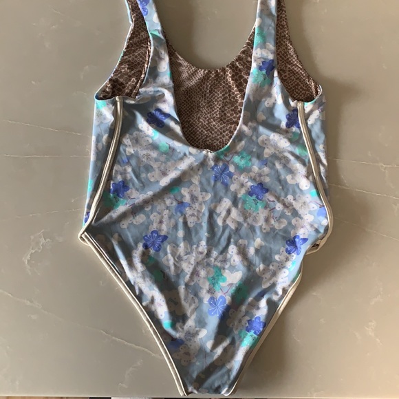 Acacia 2019 Blue cherry Palm Springs has liner - Picture 2 of 2